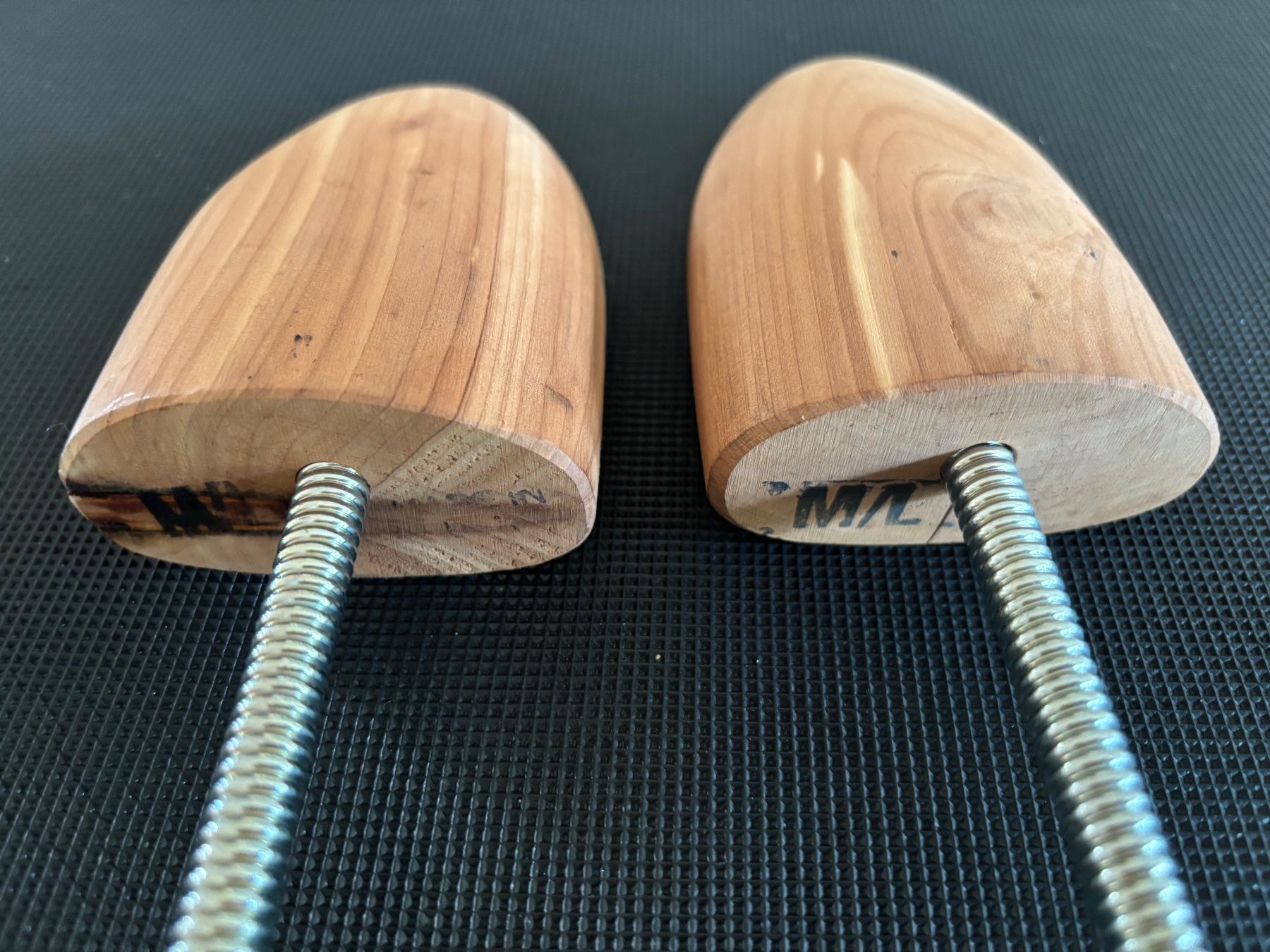 Tutti gli attrezzi: Navyboot Schuhspanner Holz-Golfball Gr. M/L – Usato da Stallikon venduto da Rsiri 1