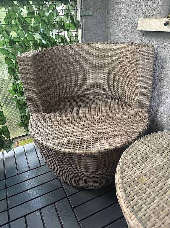 Set di tavolo e panche: Rattanmöbel Set  – Usato da Bern venduto da nat_6qtd 1