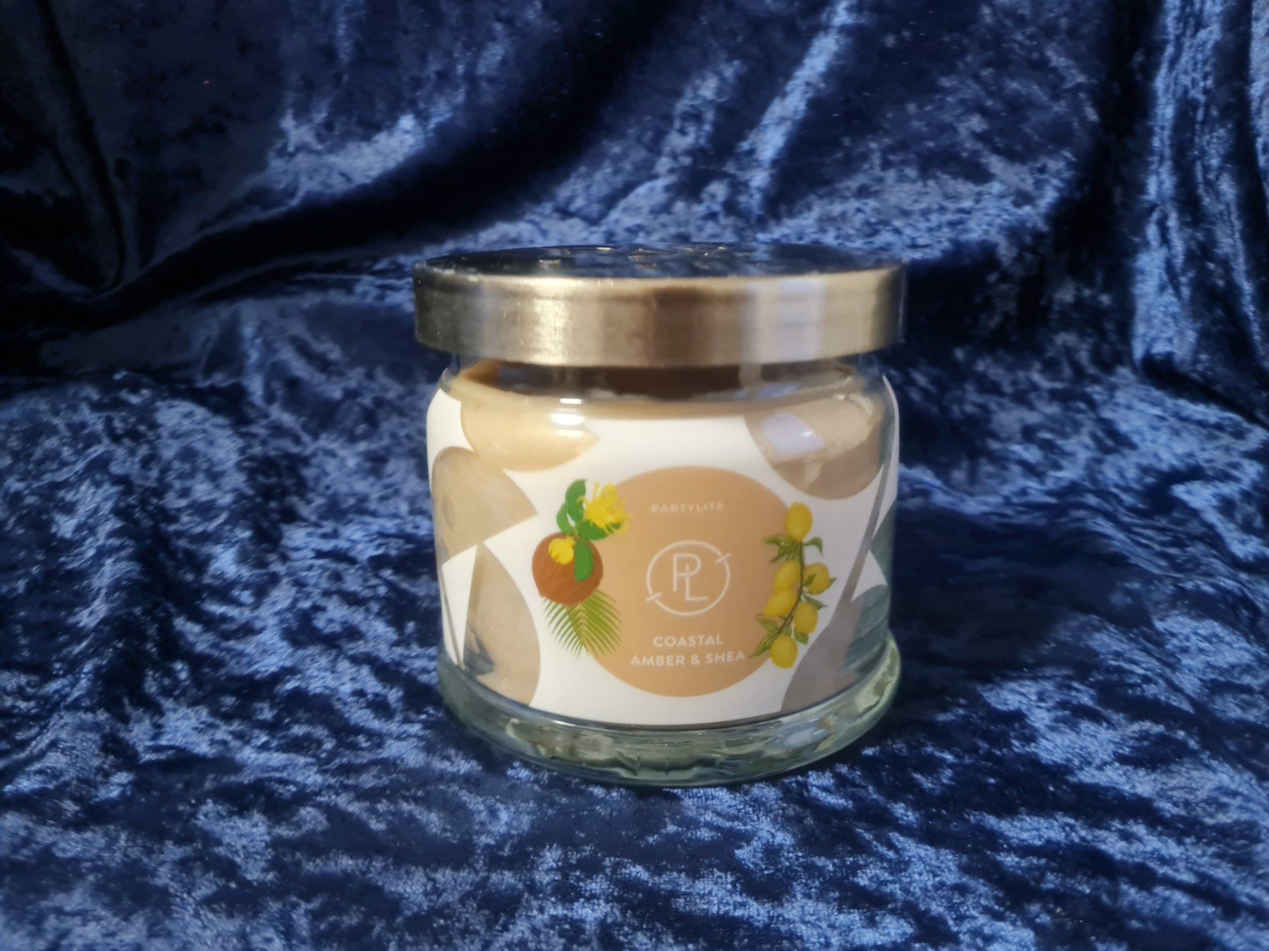 Partylite Candele: PartyLite - 3-Docht-Glas Coastal Amber + Shea – Nuovo e nell'imballaggio originale da Othmarsingen venduto da Kleibai 1
