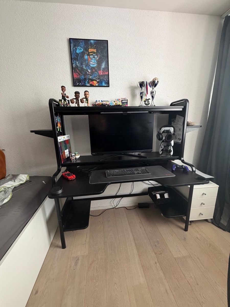 Ikea Scrivanie: IKEA FREDDE Gaming,Schreibtisch, schwarz – Usato da Frauenfeld venduto da mvd_68dv
