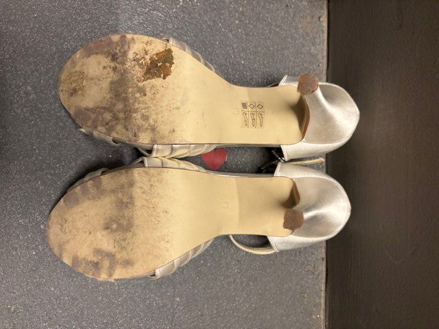 Damenschuhe: High Heel Sandaletten  - Ivory Samt Schuhe – Gebraucht aus Zürich von CoCos_Closet 4