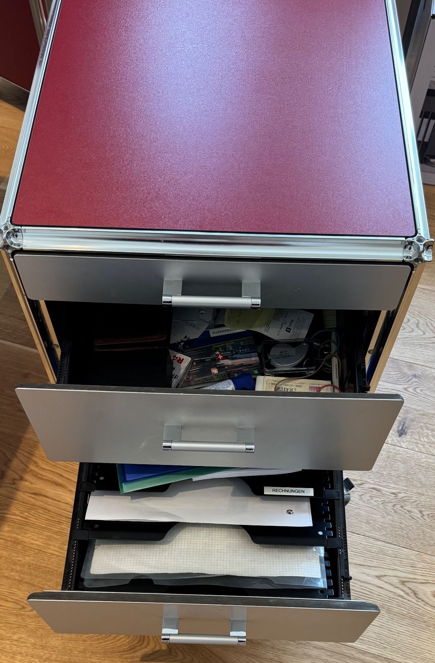 Scrivanie: Bürotisch, Schubladenrollcontainer, und Rollschrank – Usato da Weinfelden venduto da duk_mc2h 4