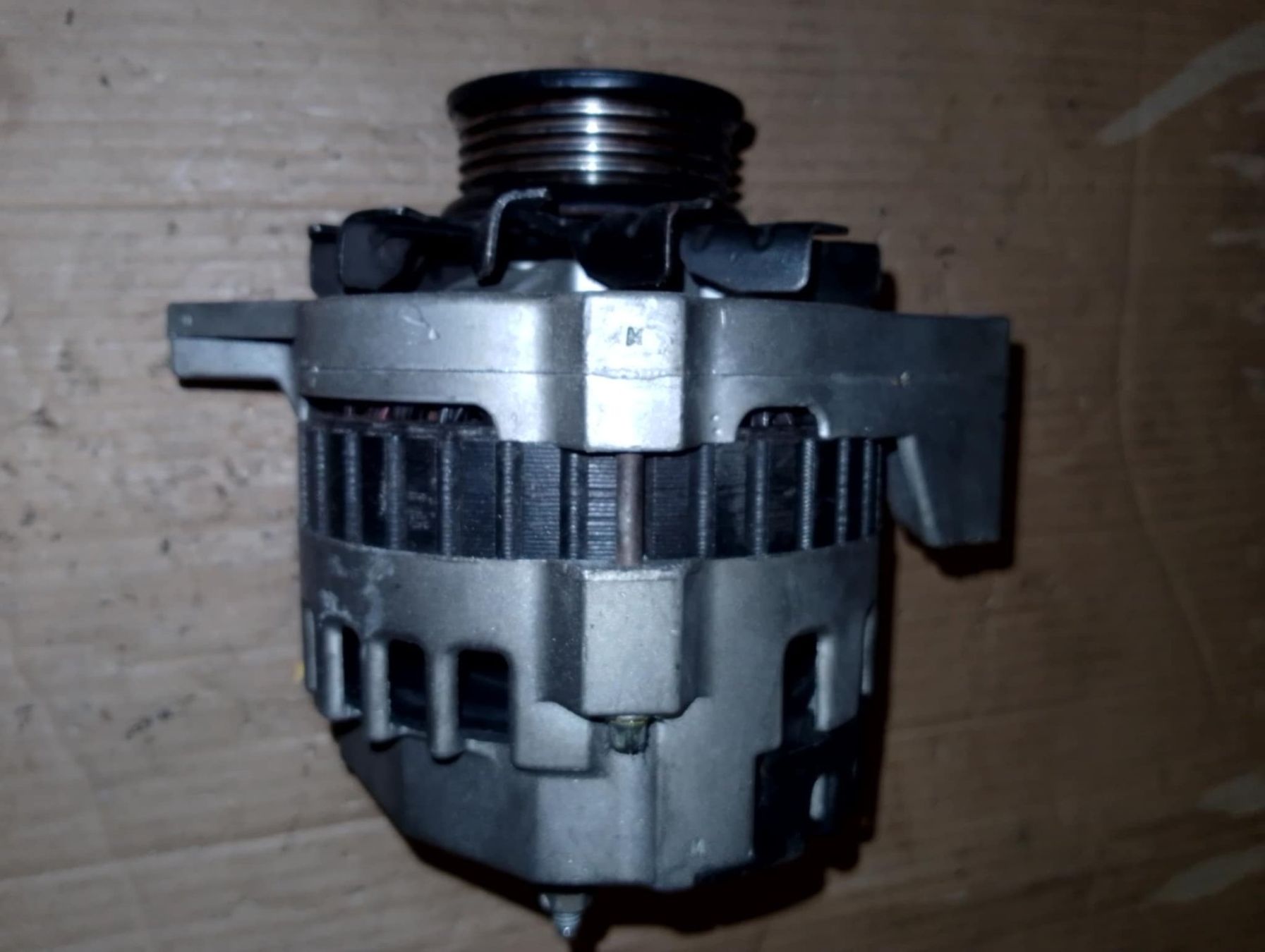 GM Tutti pezzi di ricambio auto: Alternator  GM 2 – Usato da Niedergösgen venduto da usc_tt5r 2