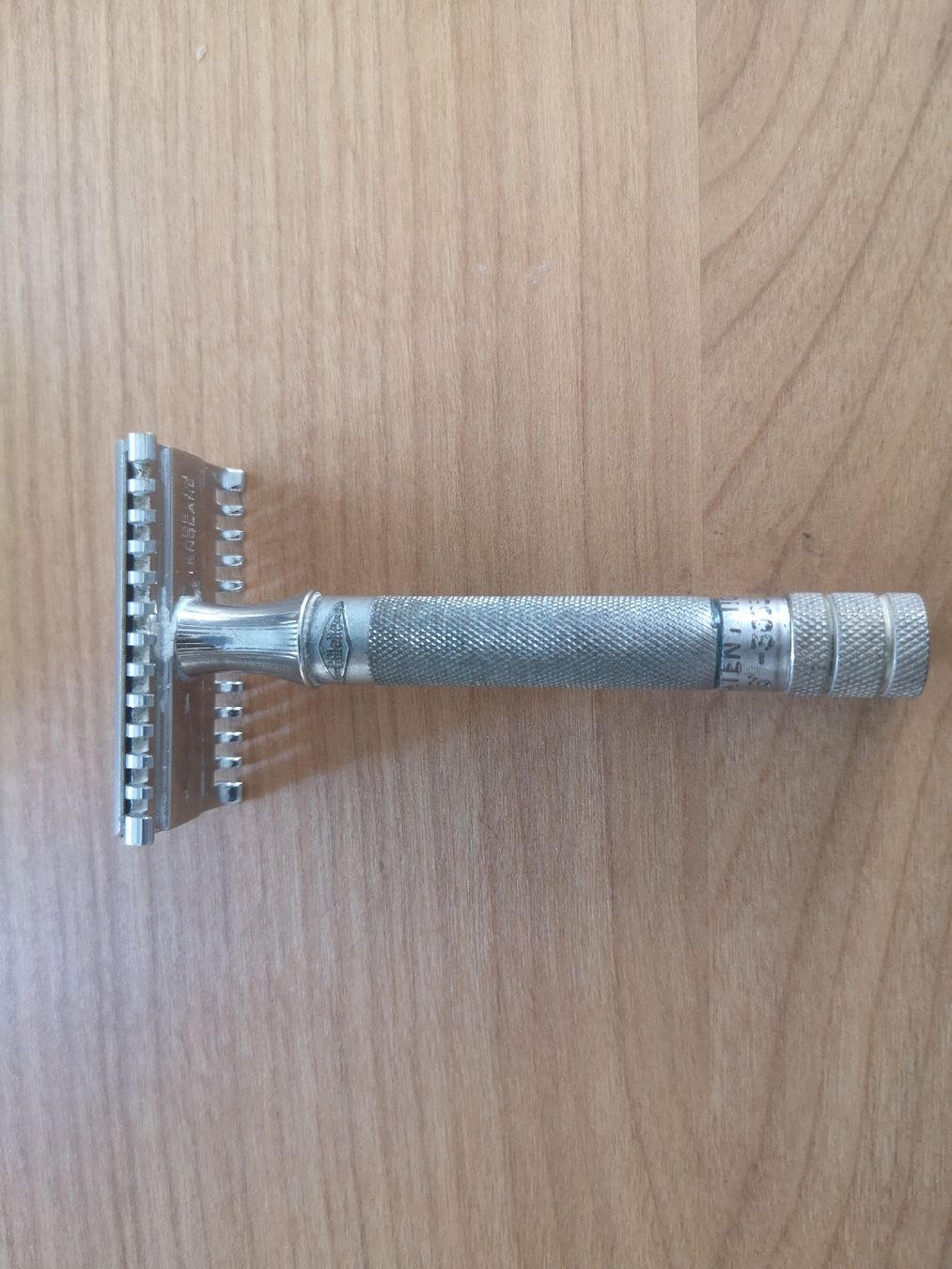 Gillette Rasoi & Lamette da barba: Gillette Rasierer Vintage Set mit Etui – Difettoso da Sissach venduto da cor_n2dt 1