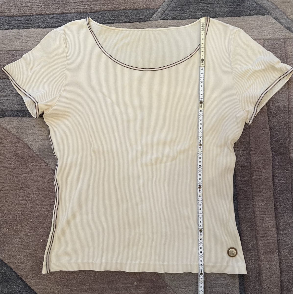 Moncler T-shirt: Edles Shirt, Rippenmuster, helles beige, M/L – Usato da Payerne venduto da Cosch