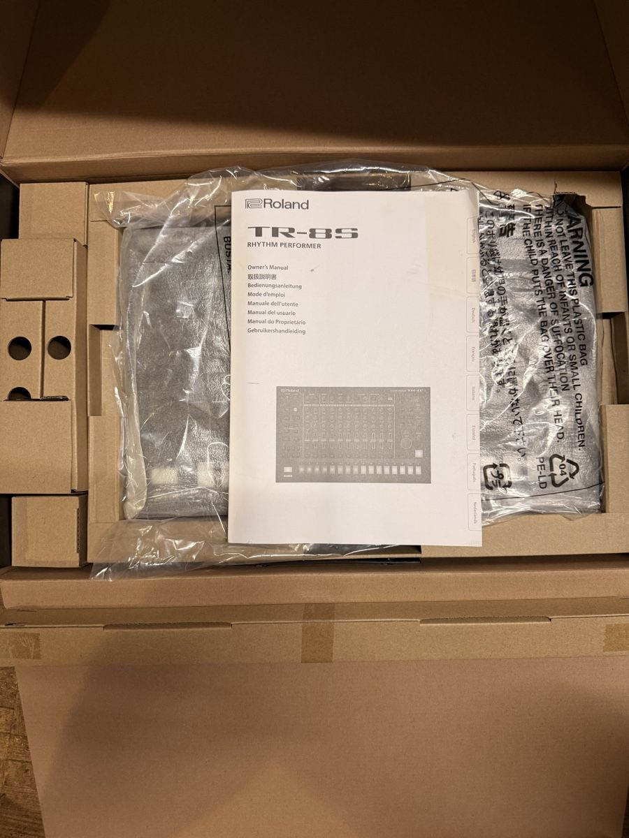 Roland Strumenti musicali: Roland TR-8S  – Nuovo (secondo la descrizione) da Zürich venduto da JoseGonz 2