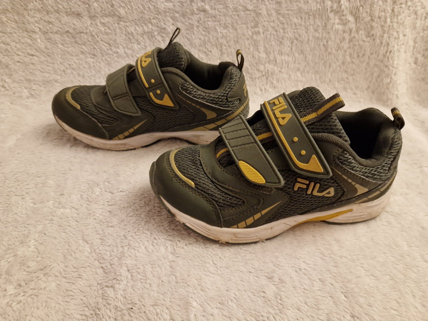 Fila Scarpe per ragazzi: Turnschuhe Fila Grösse 30 – Usato da Zug venduto da Moehrli81