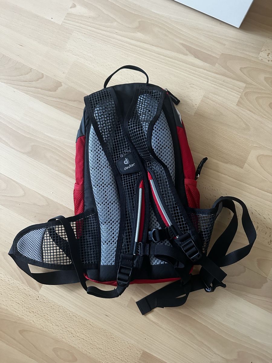 Zaini: Rucksack Deuter Race 8l neuwertig – Usato da Hombrechtikon venduto da baersandro 1
