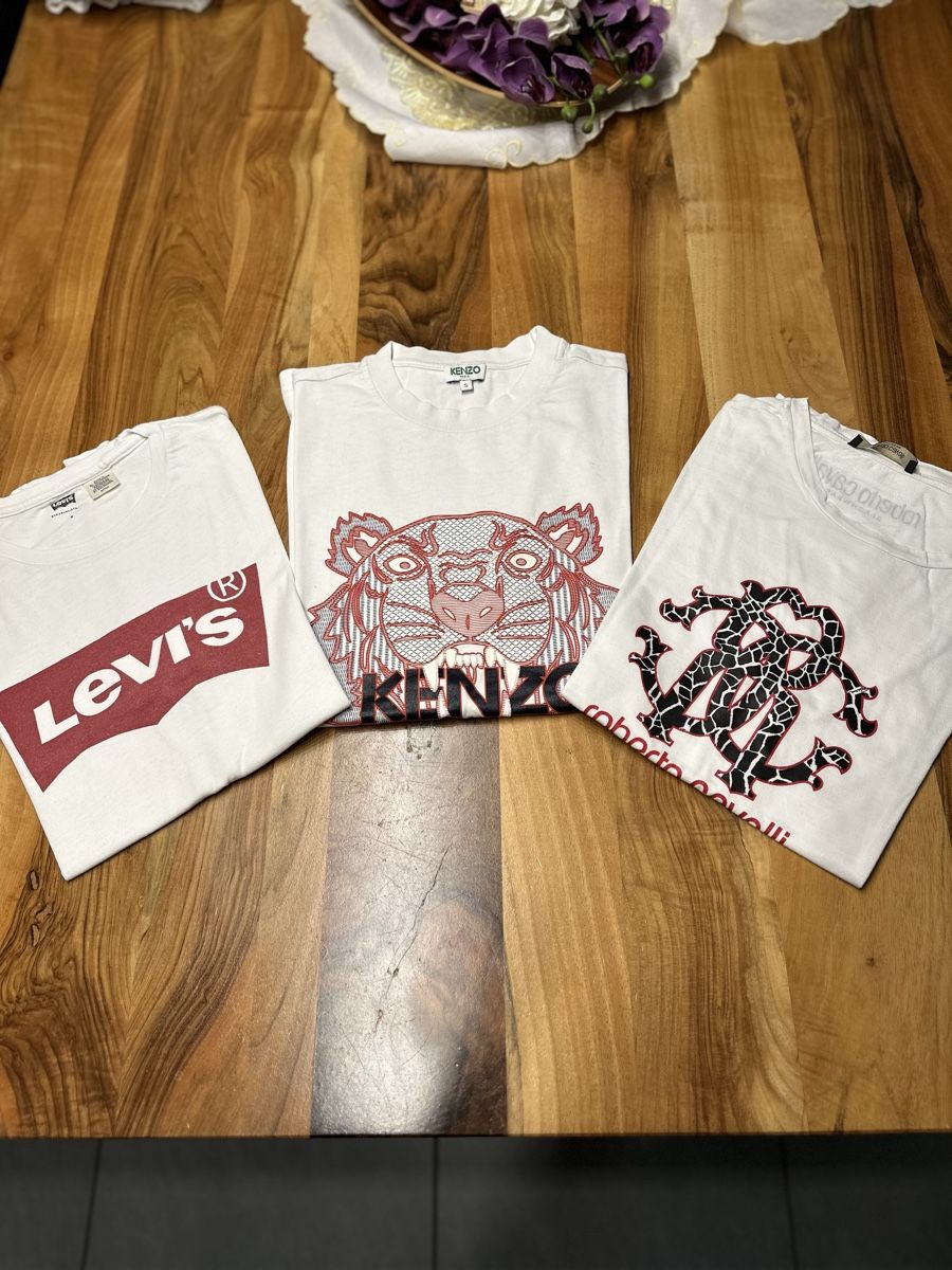 T-shirt: T-Shirts Kenzo-Roberto Cavalli-Levi's – Usato da Glattbrugg venduto da Samuelcolella