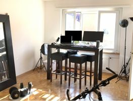 Möbel Set: Pfister Bartisch mit 4 Barhockern - Jahr 2012