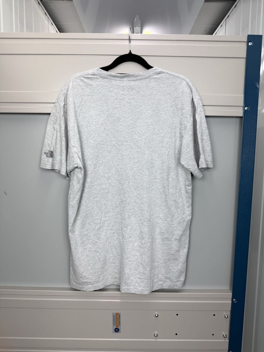 North Face T-shirt: Vintage The North Face tee – Usato da Lausanne venduto da Unehistoiredesapes 4
