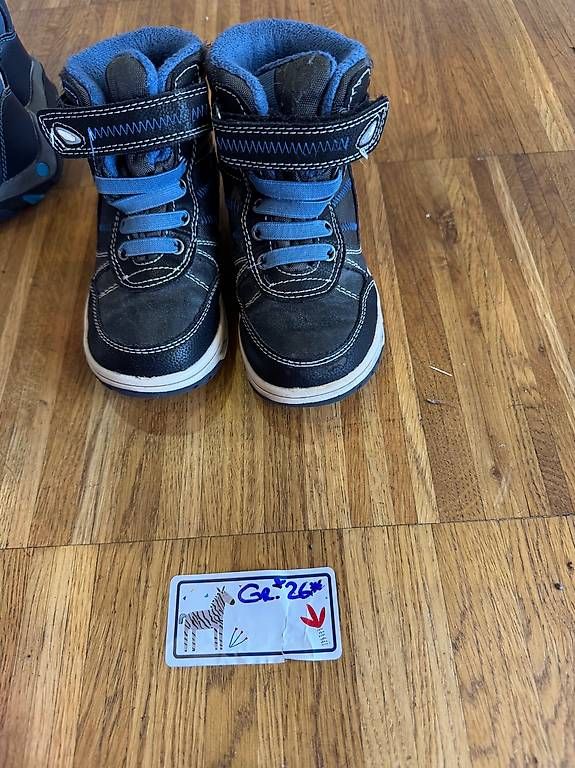 Scarpe per ragazzi: Kinderschuhe/Stiefel Gr. 26 – Usato da Bülach venduto da ValiS 2