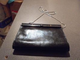 Tasche schwarz/goldige Kette, Leder Loch