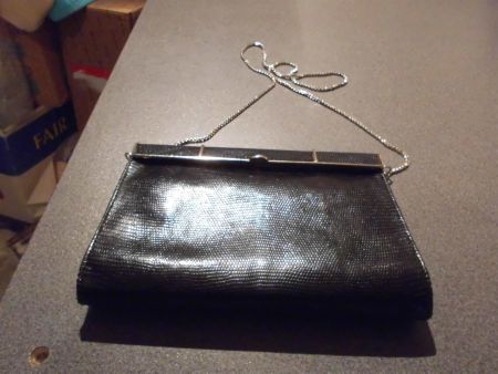 Tasche schwarz/goldige Kette, Leder Loch
