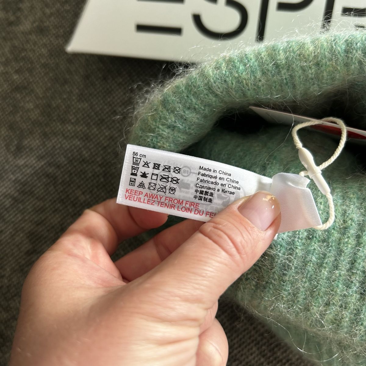 Esprit Copricapi, berretti & cappellini: Esprit wool hat 56cm NEW with tag and package – Nuovo e nell'imballaggio originale da Pully venduto da Sell_it_all 1