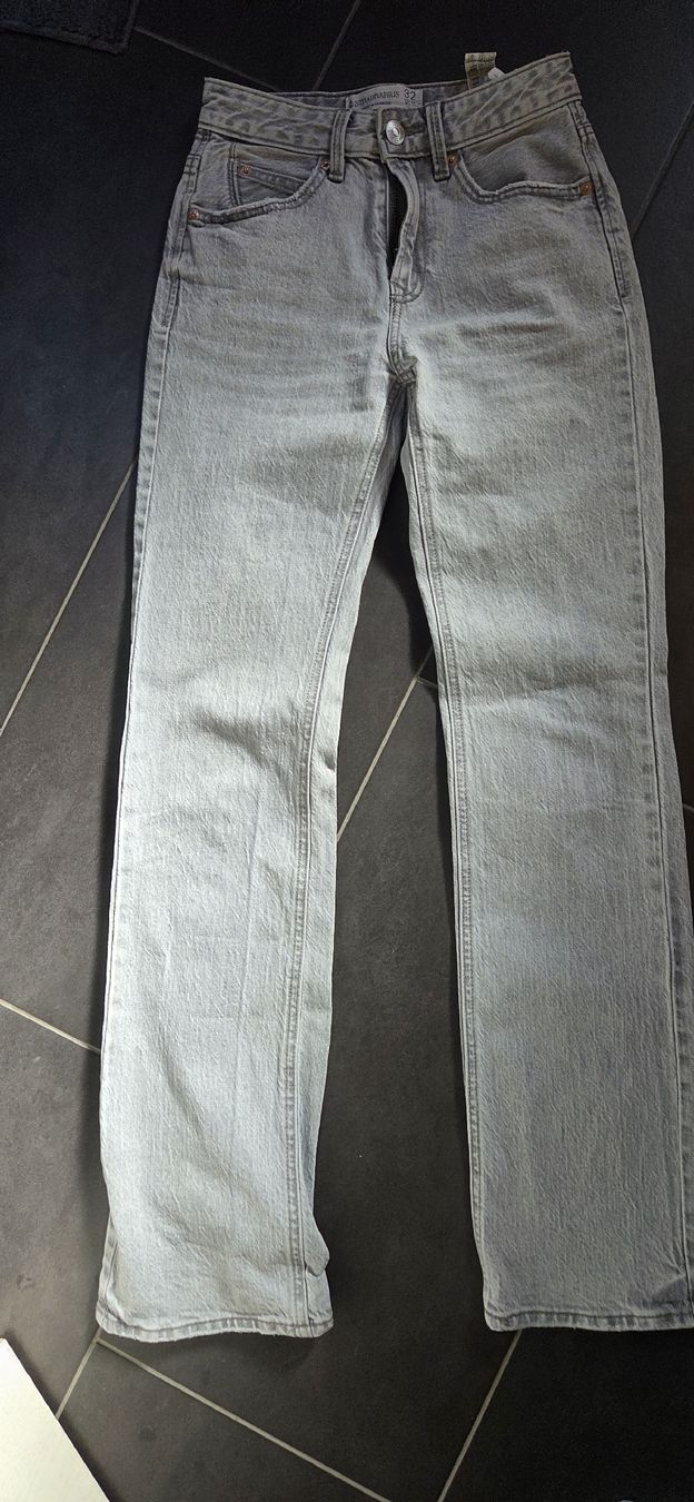 Stradivarius Jeans: Stradivarius Jeans D98 Gr.32 – D'occasion à Lyss par Urma5