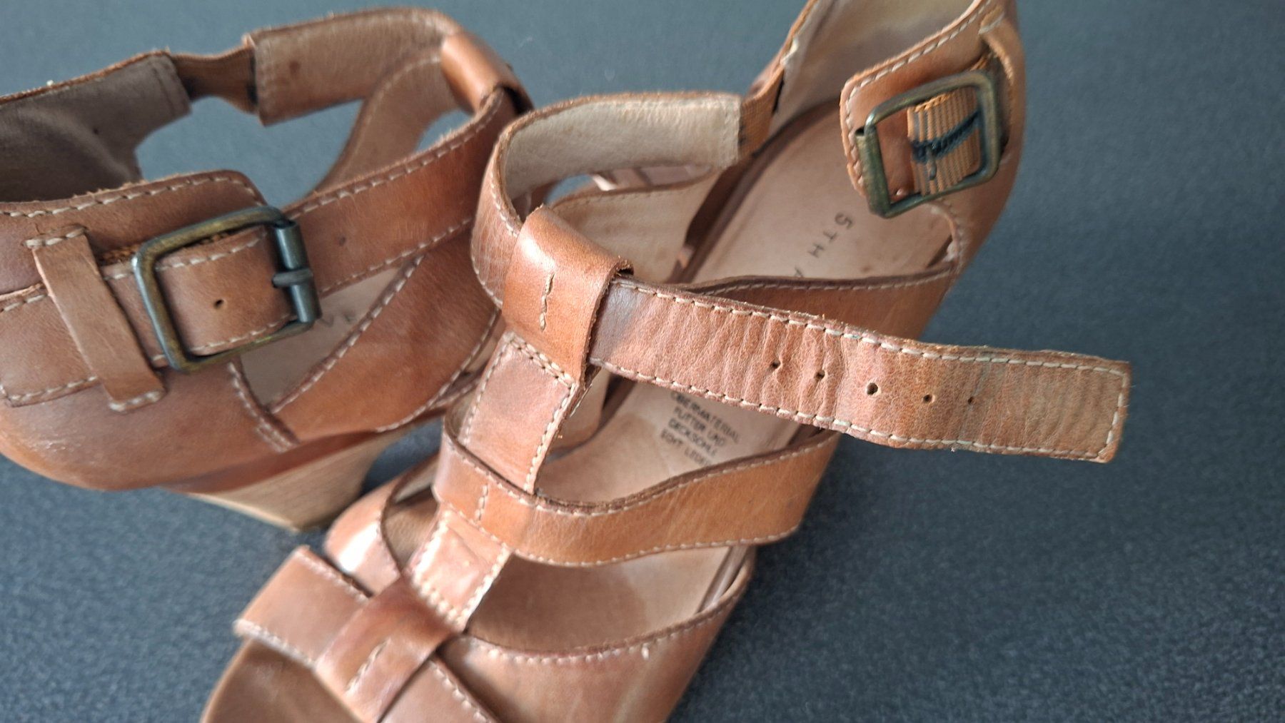 Scarpe da donna: Sandalen mit Absatz Leder Cognacfarben Gr.35 – Usato da Gattikon venduto da jeansgli 3