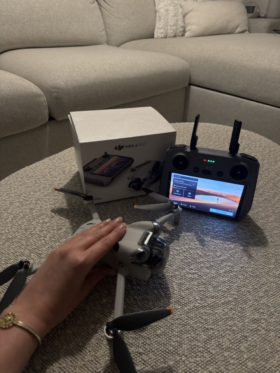 DJI Camcorder: Drone DJI mini 4 pro – Neu (gemäss Beschreibung) aus Neuchâtel von and_vsn2
