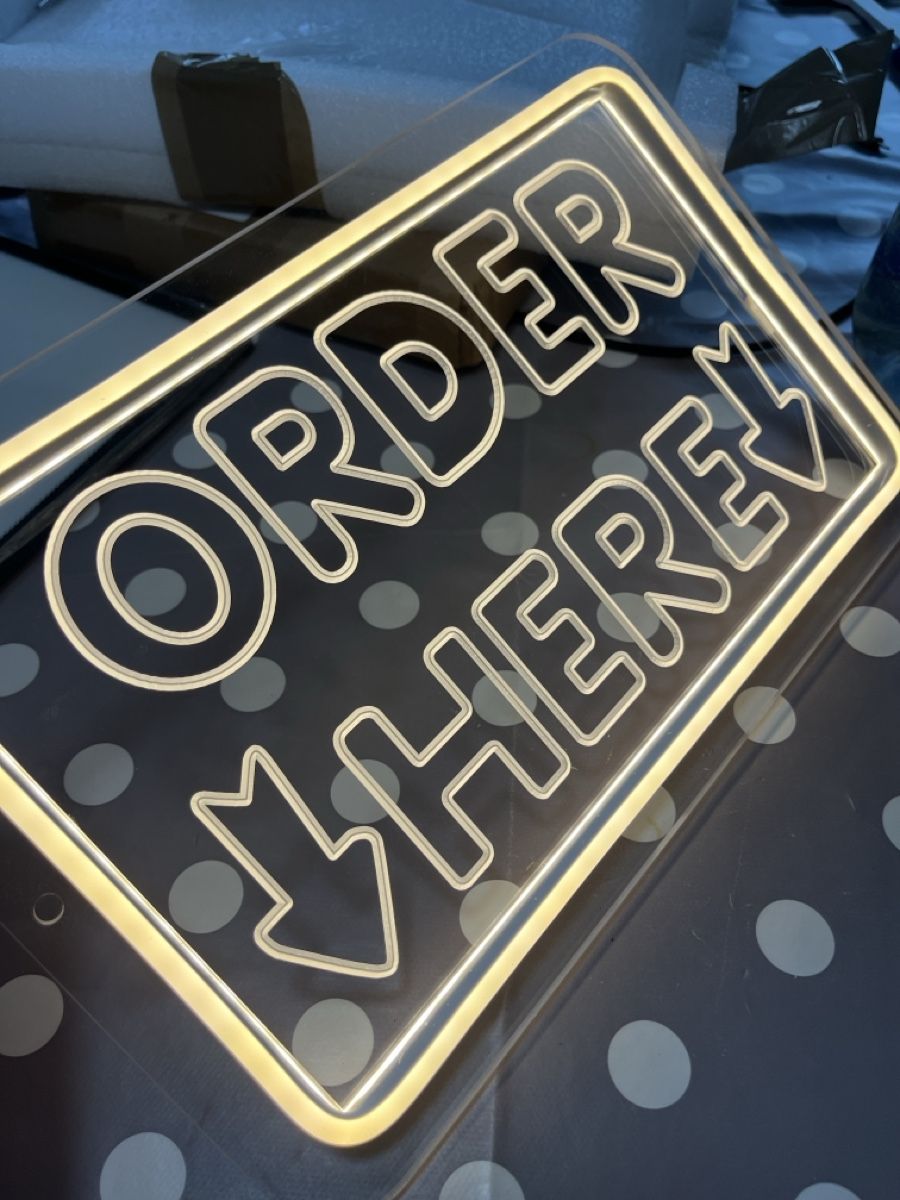 Alle Dekorationen: Panneau lumineux "Order Here" neuf – Neu und originalverpackt aus Noville von Berlusconi55