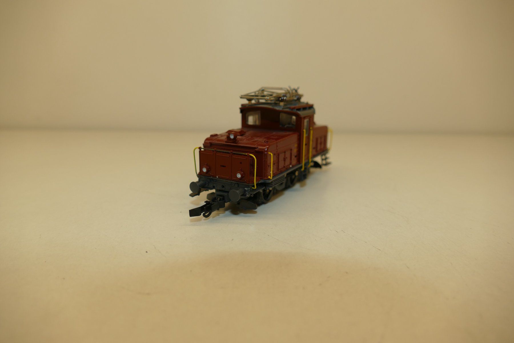 Roco Modellini di ferrovie: Roco H0: SBB Elektrolok Ee 3/3 – Nuovo (secondo la descrizione) da Niederhasli venduto da rail-duerst 2
