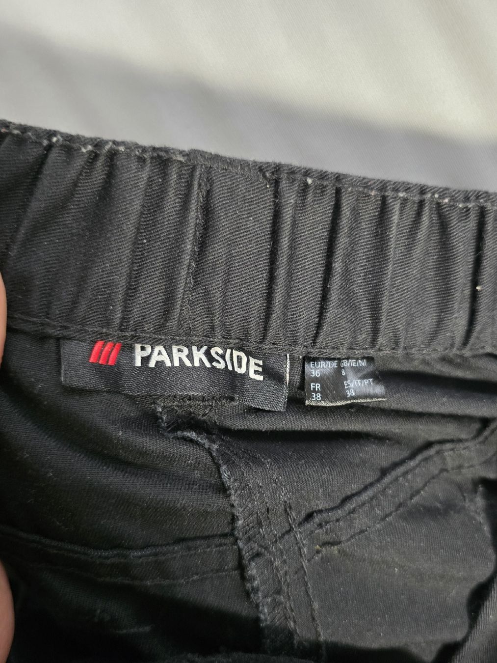 Pantalons: Schwarze Cargo Jeans – D'occasion à Basel par gin_77cv 2