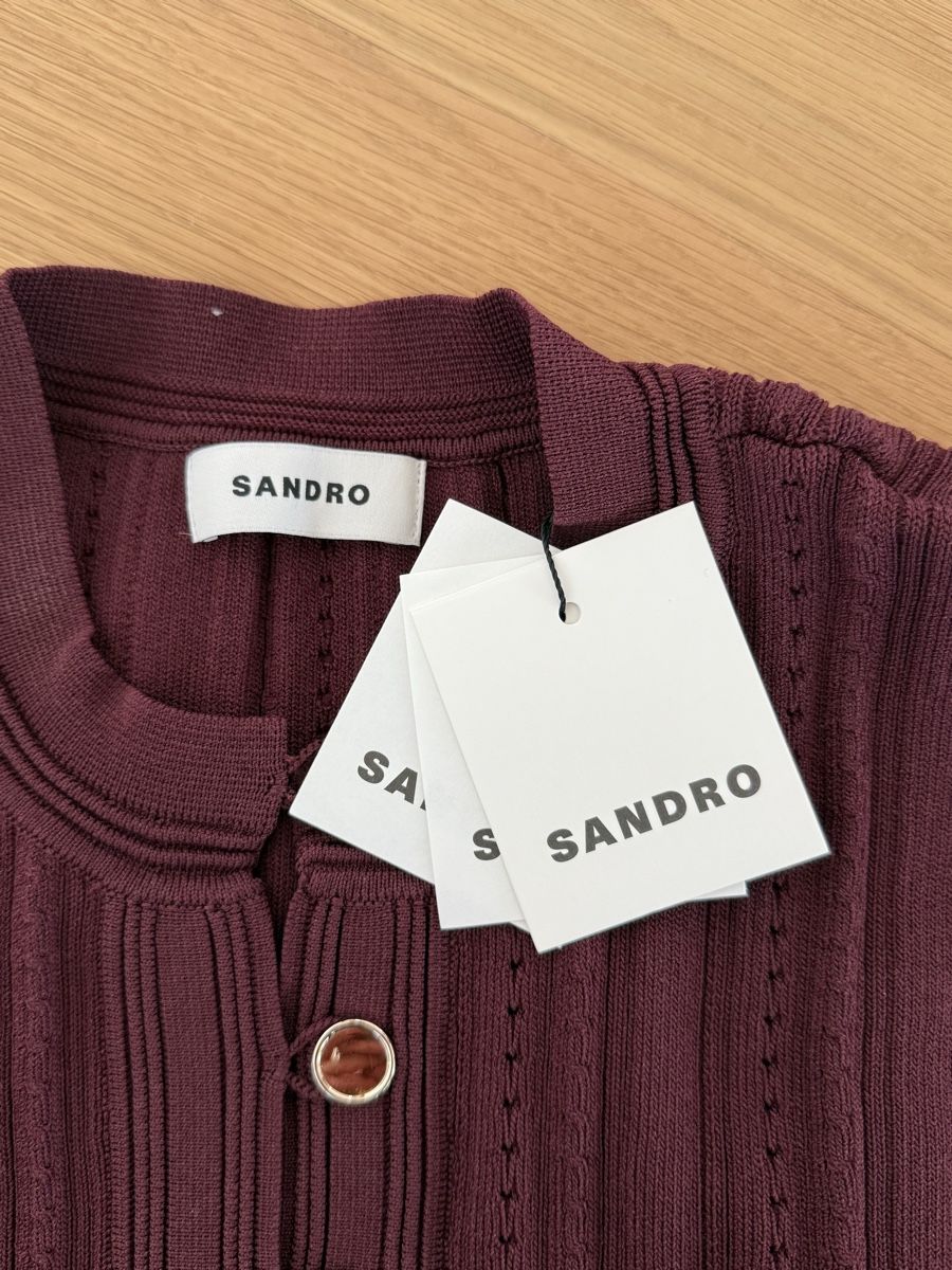Sandro Top: Sandro Strickweste Aubergine Grösse 1 NEU – Nuovo e nell'imballaggio originale da Neuhausen am Rheinfall venduto da stundgirl 1