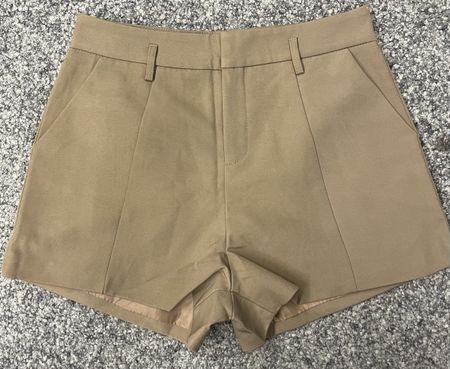 Coole Khaki Shorts, Sommer-Look, Grösse 39, neuwertig