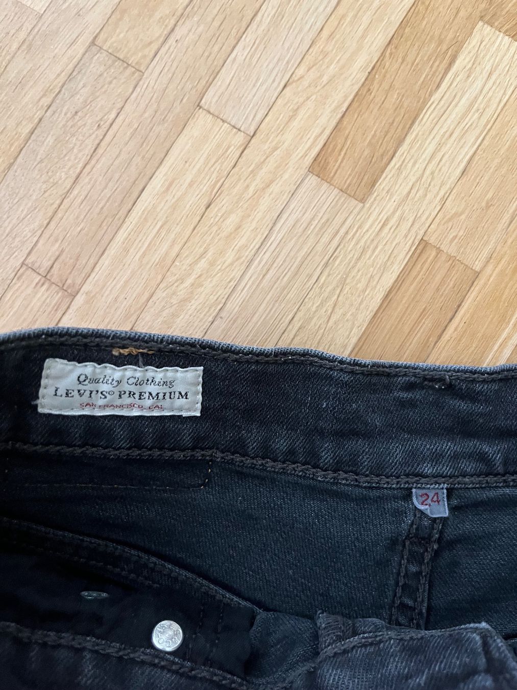 Levi's Jeans: Levi's Shorts 24 – Usato da Zürich venduto da chi_bp5m 2