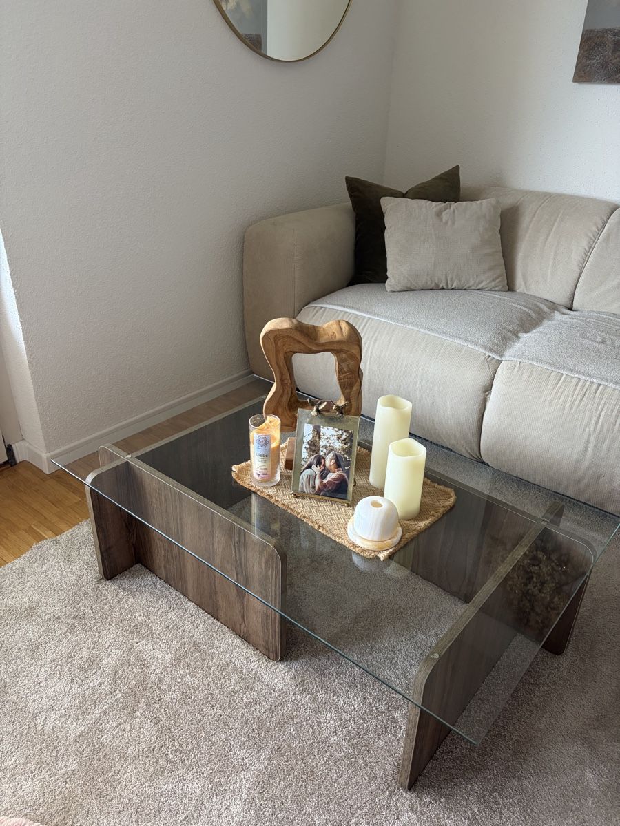 Tische: Wohnzimmertisch, Couchtisch – Gebraucht aus Oberdiessbach von Wiederliebe