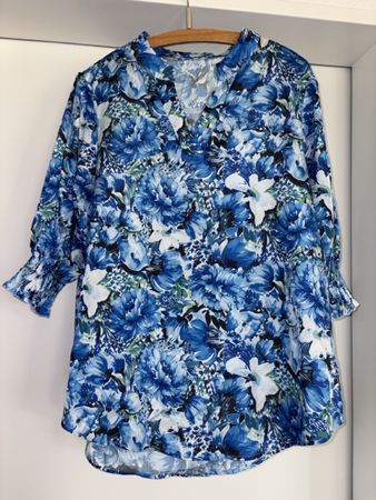 Bluse mit Blumenmuster - Leicht und luftig für den Sommer 🌸