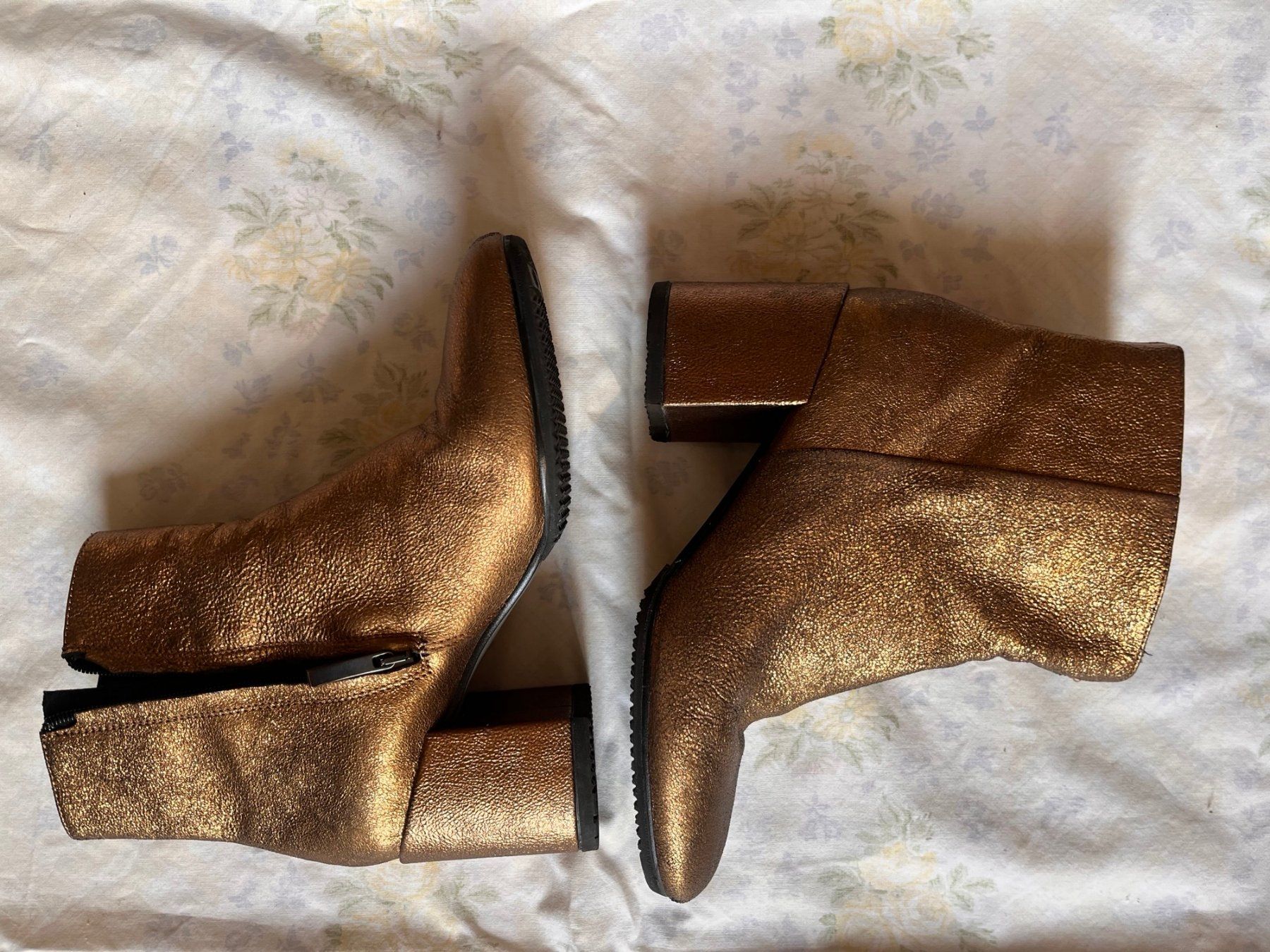 Chaussures femmes: Goldene Stiefeletten – D'occasion à Bern par all_6bff