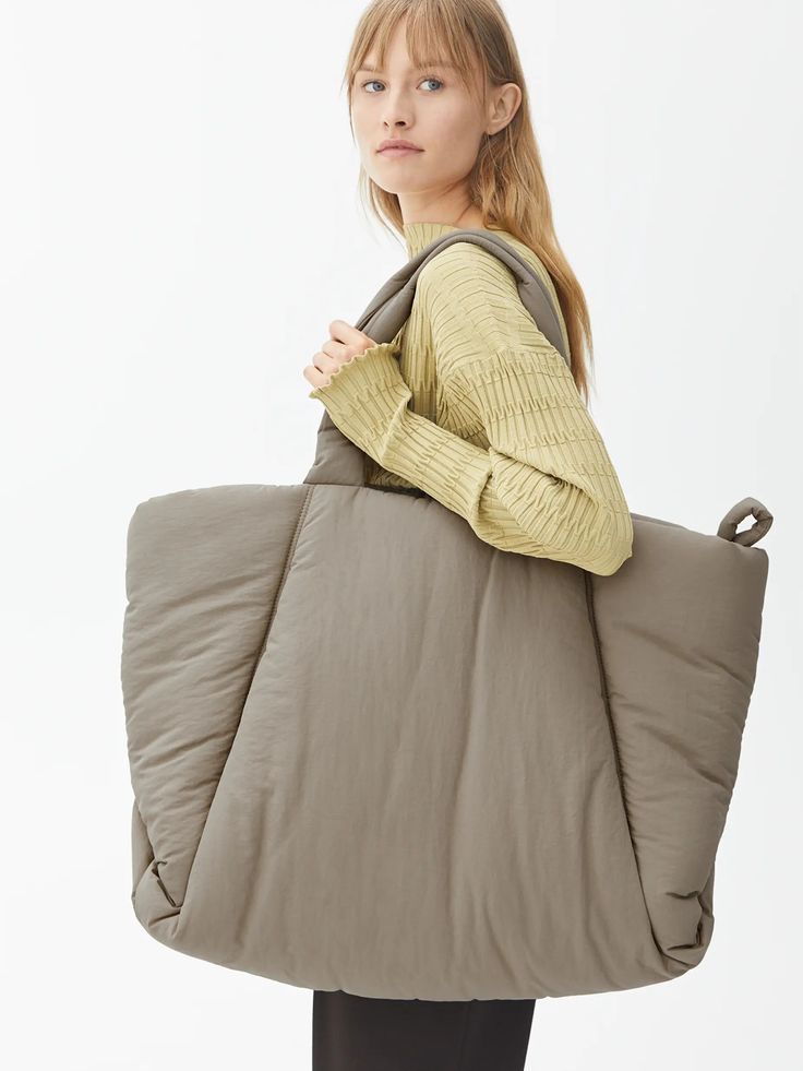 Arket Borse da donna: Arket Oversized Puffy Tote Bag – Usato da Interlaken venduto da fbnscl 1