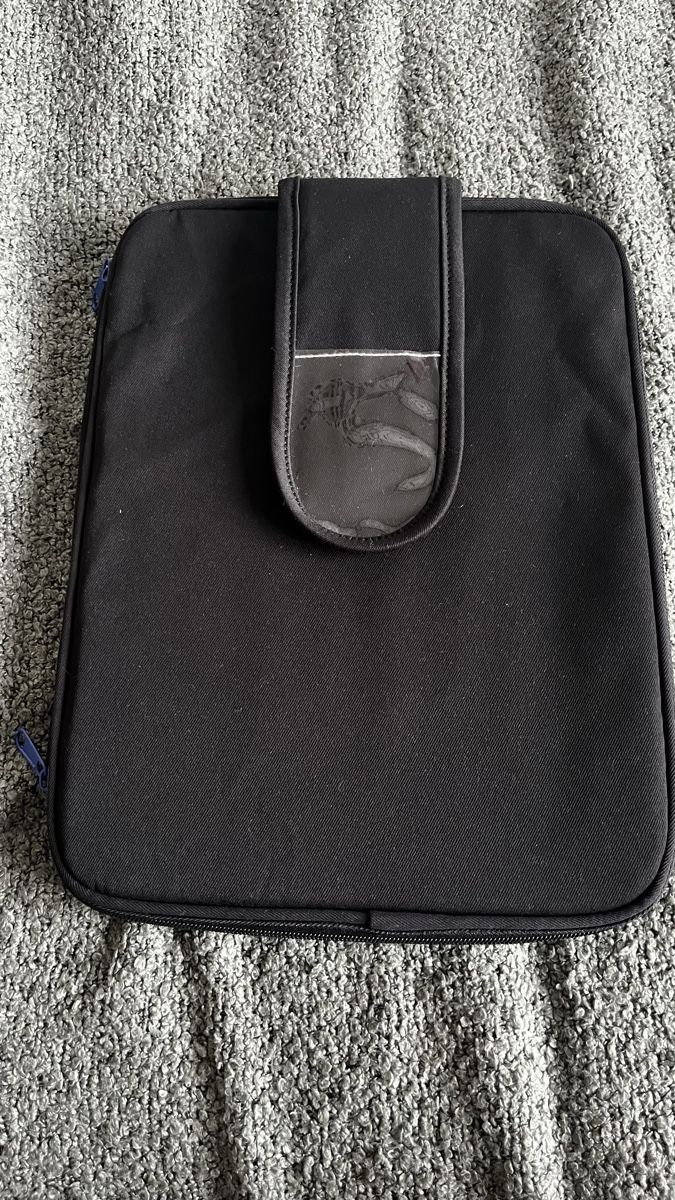 Topcases: Laptop Case  – Neuf (Voir description) à Uster par serina_7vhn 2