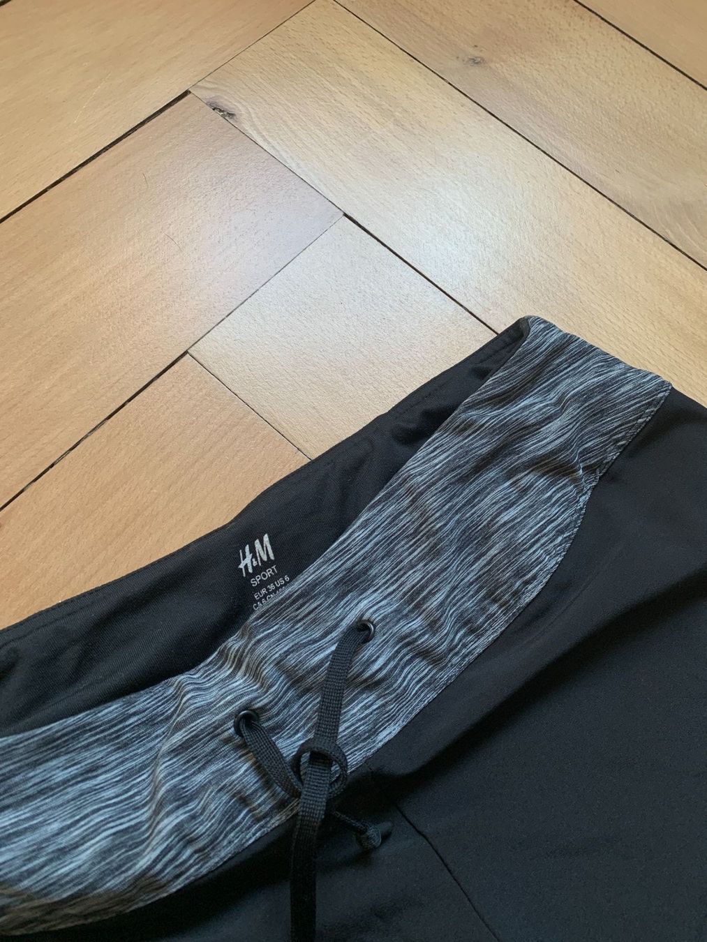 H&M Pantaloni: Sport Shorts schwarz - 36 – Usato da Zürich venduto da Diazaio 1