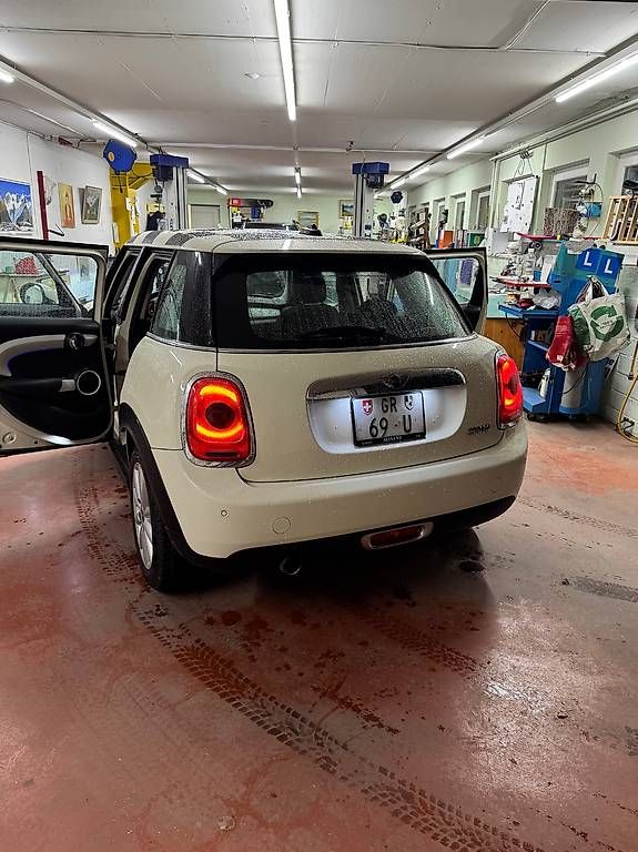 Automobili: Mini Cooper 1.5 TWINPOWER TURBO – Usato da Chur venduto da Cardinal1 8