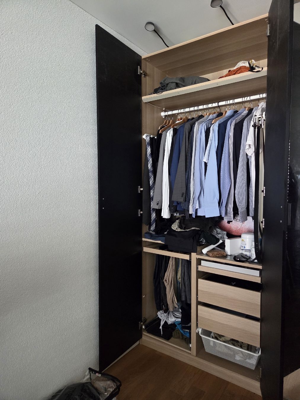Ikea Armoires: Premium wardrobe – Neuf (Voir description) à Zürich par rug_25bs 1
