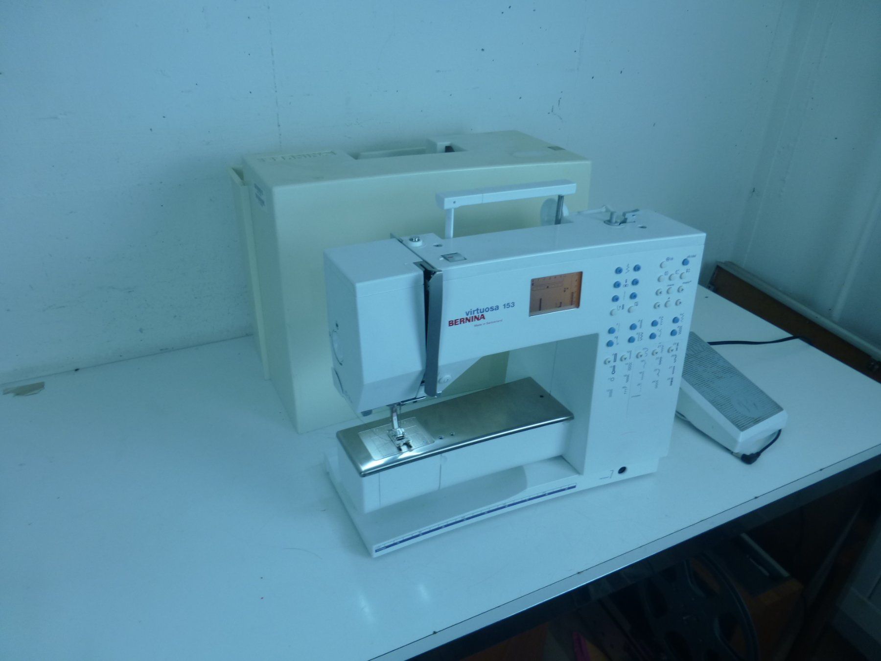 Bernina Macchine da cucire: BERNINA Virtuosa 153 defekt – Usato da Fahrweid venduto da Omuki 1