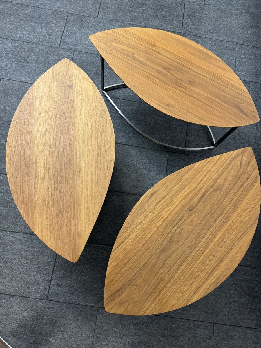 Tavoli: 3 Stylish Walnut Side Table with Metal Legs – Nuovo (secondo la descrizione) da Küsnacht ZH venduto da chr_976b 2