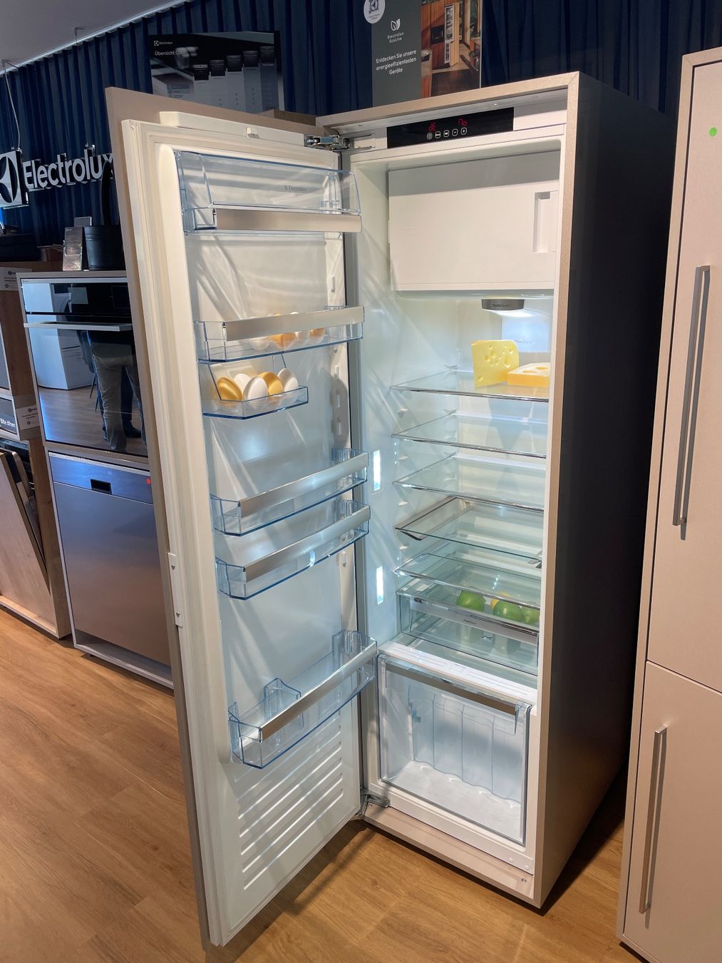 Electrolux Frigoriferi: Electrolux Einbau Kühlschrank IK329 SAL – Nuovo (secondo la descrizione) da Wangen an der Aare venduto da Haushalt-Outlet