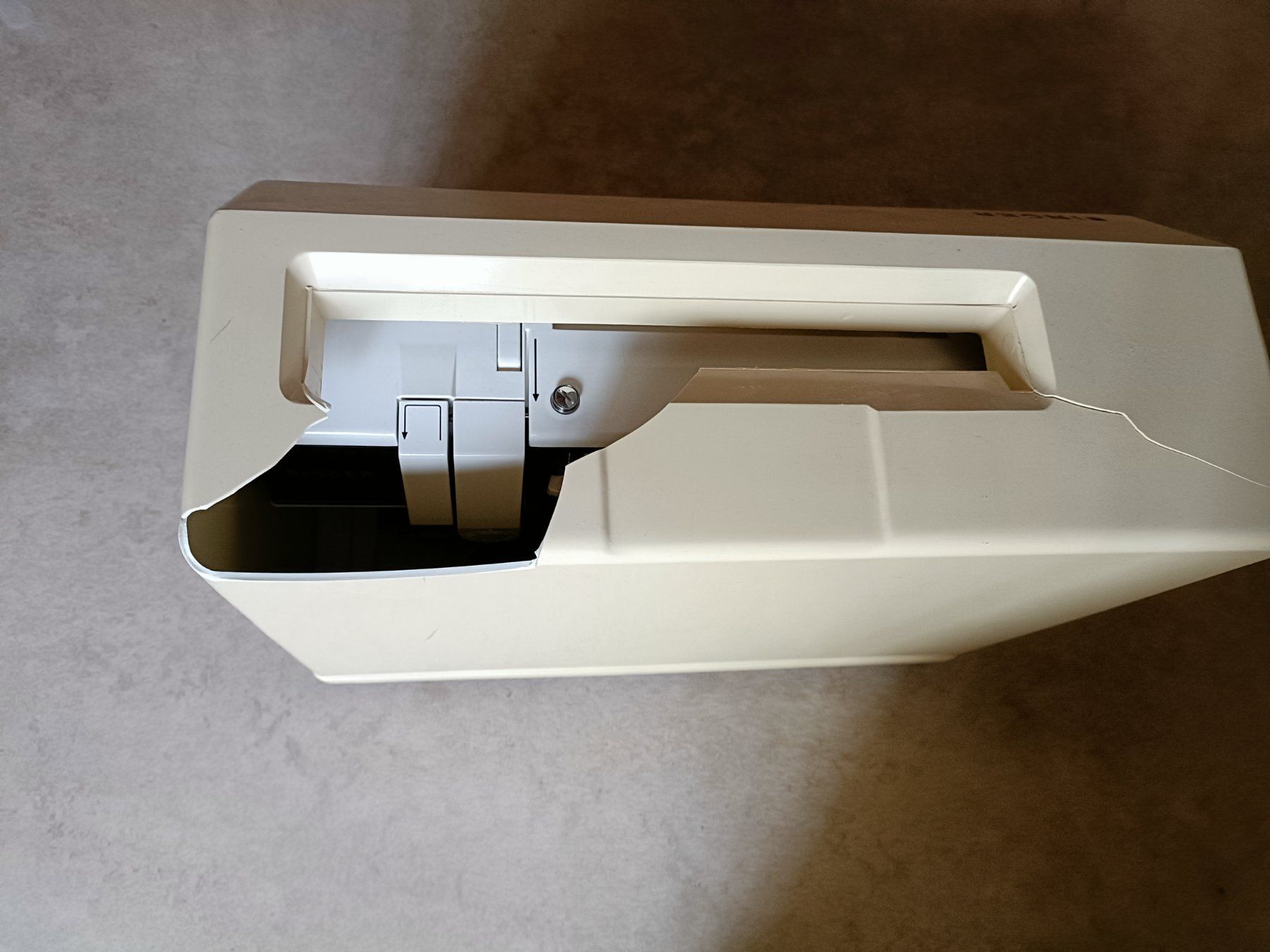 Singer Macchine da cucire: Singer Nähmaschine, Mode, Modell 9020 – Usato da Embrach venduto da Illingen13 7
