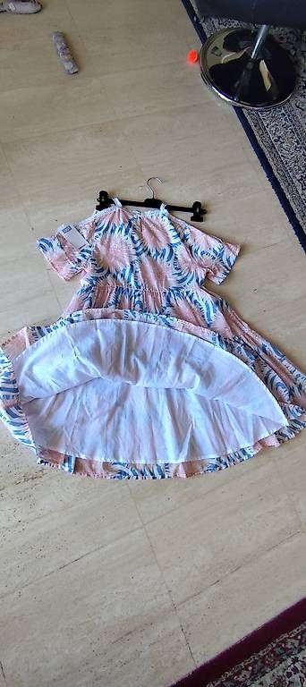 Robes: Robe  – Neuf avec emballage d'origine à Lausanne par vri_jmb8