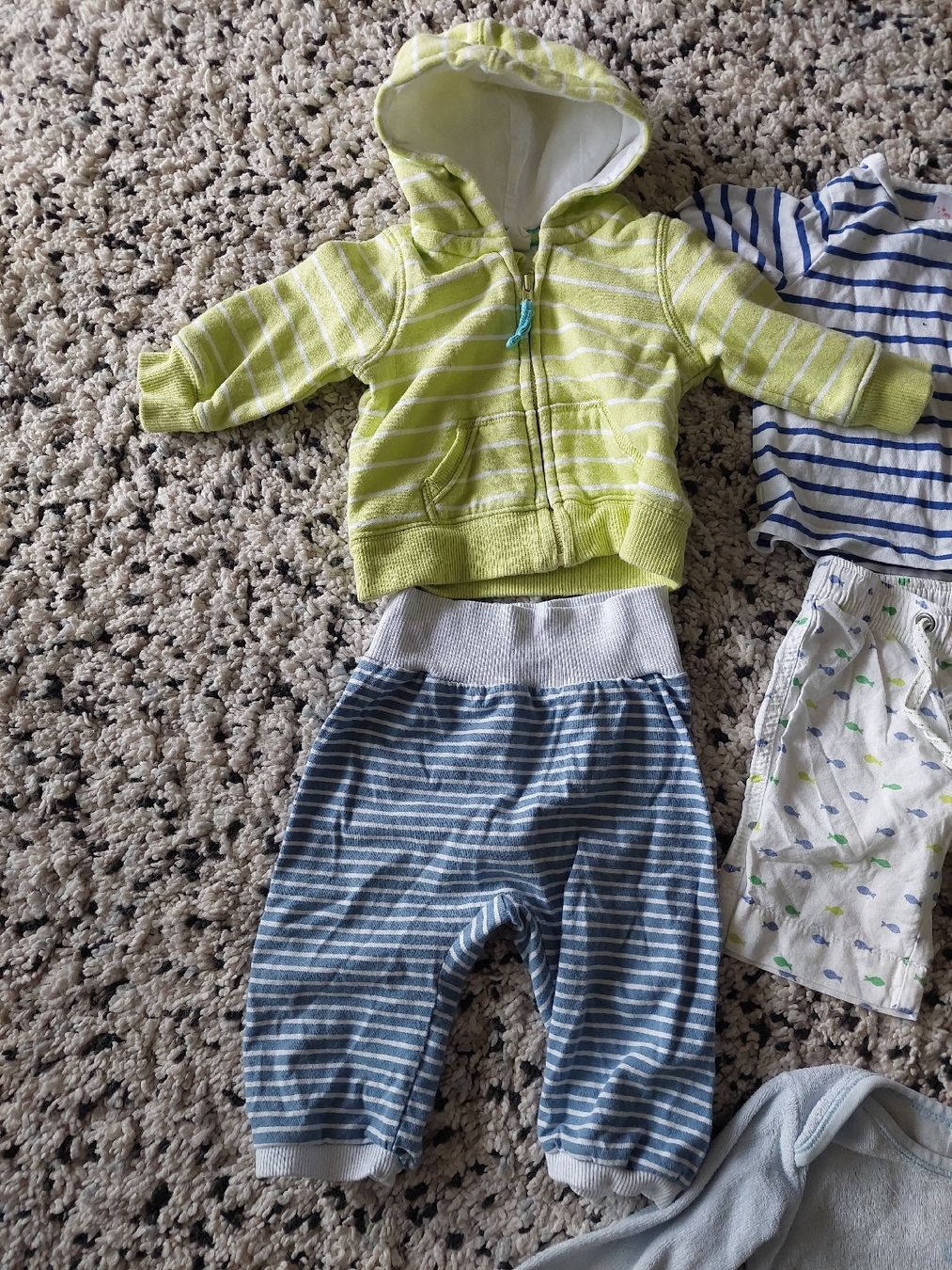 Lotti & Set di vestiti: Kinderkleider Kleiderpaket Bub oder Mädchen Gr.62 – Usato da Basel venduto da Andrealin 3