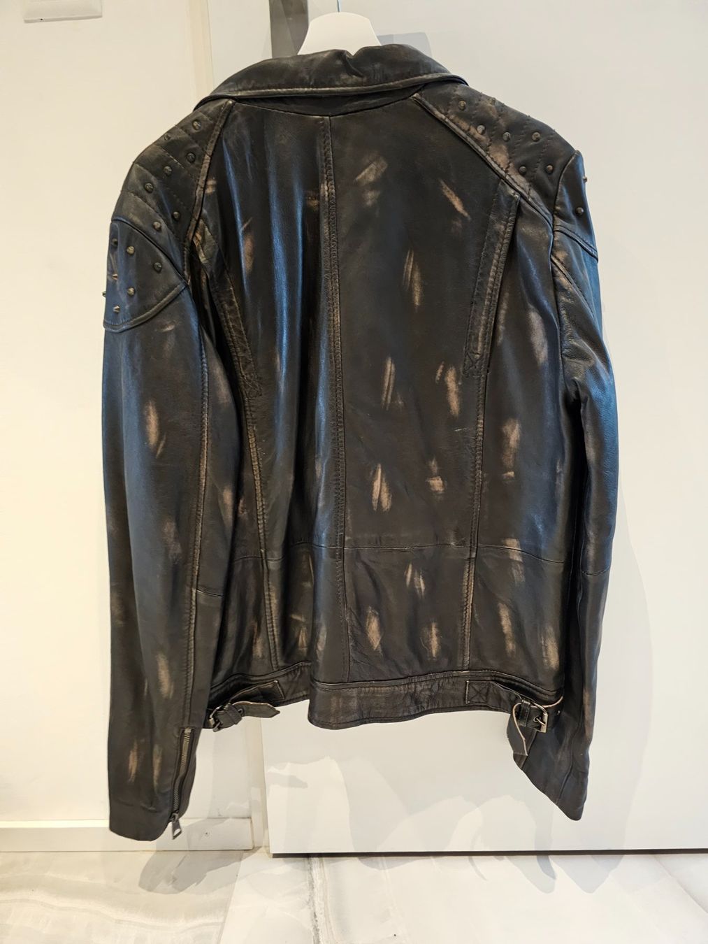 Guess Giacche: Guess Lederjacke mit Nieten – Nuovo (secondo la descrizione) da Zürich venduto da TrueTrade 2