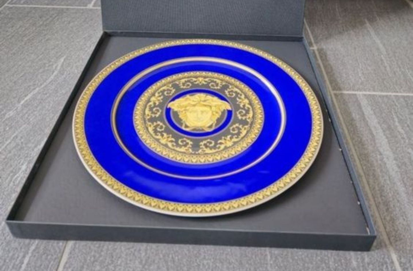 Versace Piatti: Versace Rosenthal Teller Gross – Usato da Amriswil venduto da newschweiz
