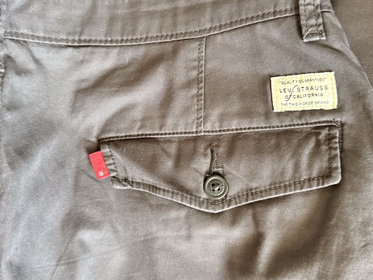 Levi's Hosen: Levi's Shorts Grey Size L good condition – Gebraucht aus Le Sentier von dar_hb62 2