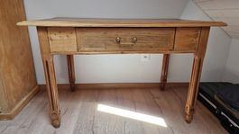 Antiker massivholz Tisch mit Schublade