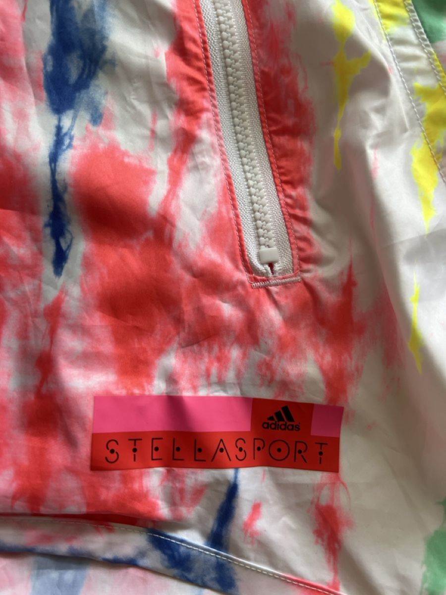 Adidas Giacche & Cappotti: Windbreaker mit Kapuze bunt gemustert. – Nuovo (secondo la descrizione) da Villmergen venduto da KIWI7983 3