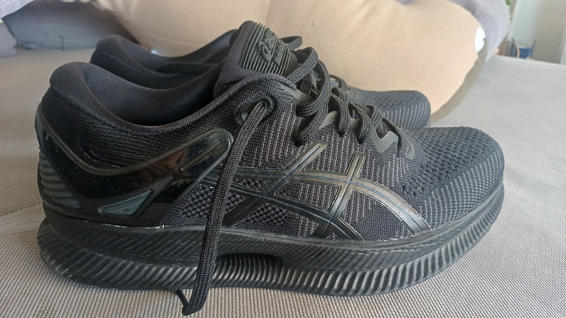 Scarpe da uomo: ASICS  Metaride Neutralschuh Schwarz Gr.42 – Usato da Thun venduto da Pokemonomania 1