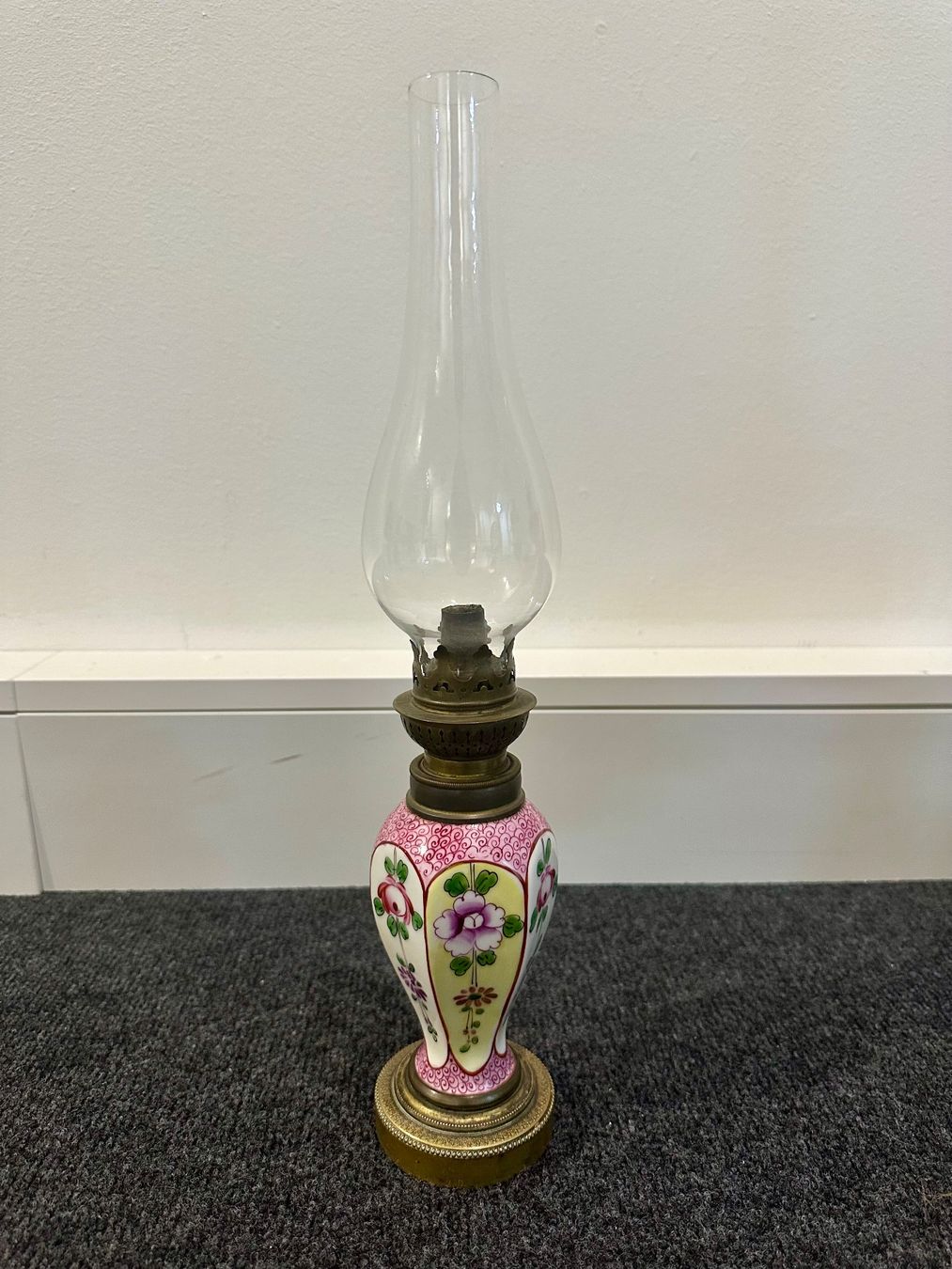Lampade: Süsse antike Petroleumlampe – Usato da Basel venduto da artthings4you 1