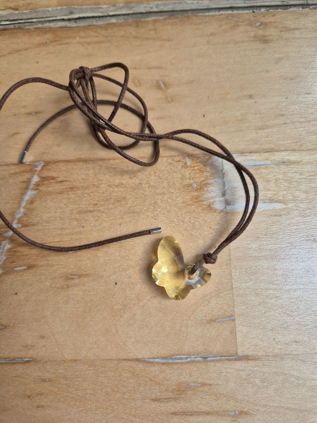 Anhänger: Collier papillon jaune cristal brillant – Gebraucht aus Yverdon-les-Bains von somiou